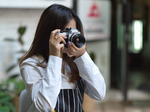 girl photographer