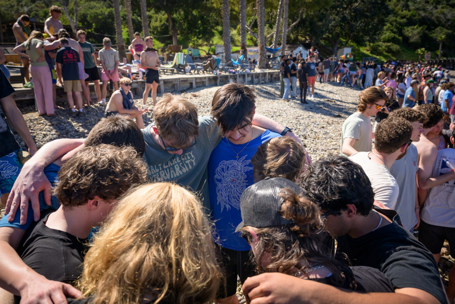 students praying