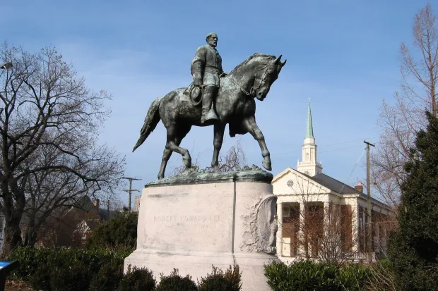 Statue of Robert E. Lee on horse on pedestal in park