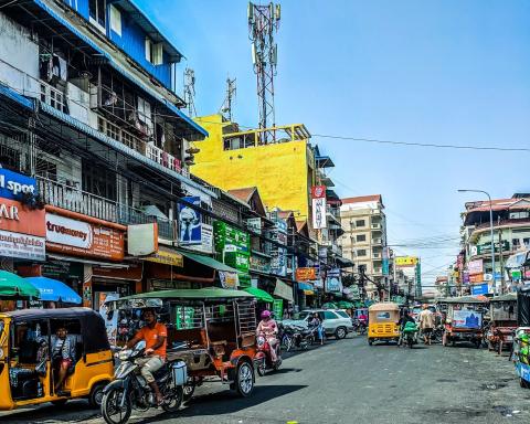 street in phnom penh